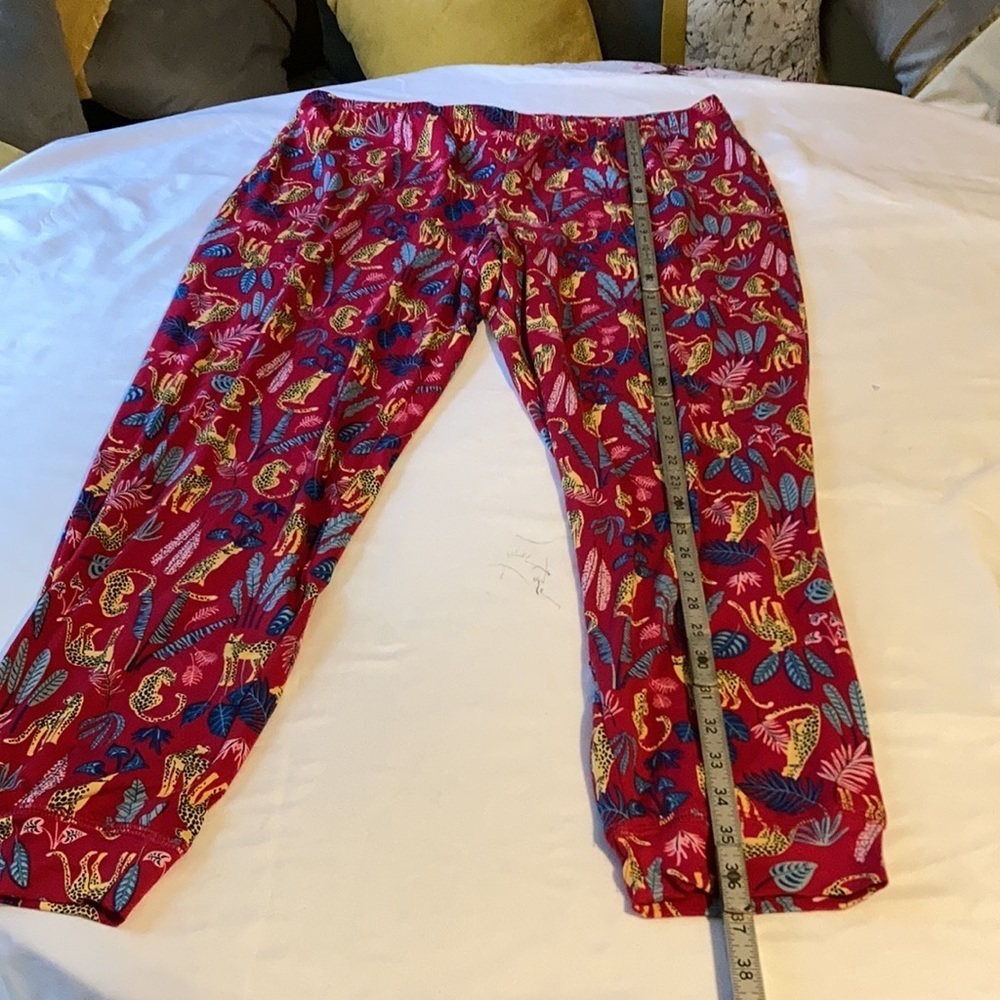 SECRET Treasures Women's  Size L  Short Sleeve T-Shirt and Joggers Pajama Set - Picture 14 of 16